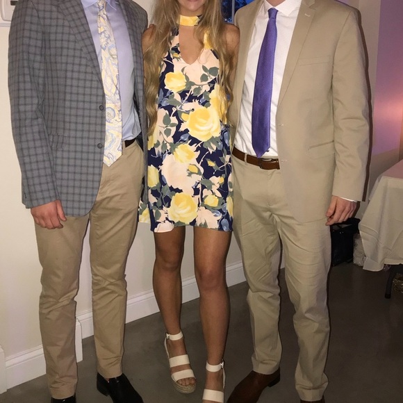 Choker cutout dress - Picture 1 of 4